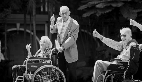 Australian centenarians Maya Sonnenburg, Isabel Paterson, Victor Lilienthal, Albert Lowcock and Joan Wilson give a photographer the thumbs up outside the Queensland Parliament building in Brisbane, where they were among 45 senior citizens aged 100 or older feted during a celebratory lunch in 2016.